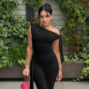 Women's Solid Asymmetrical Neck Knot
Design Top